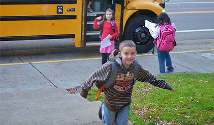 Kids running off a bus